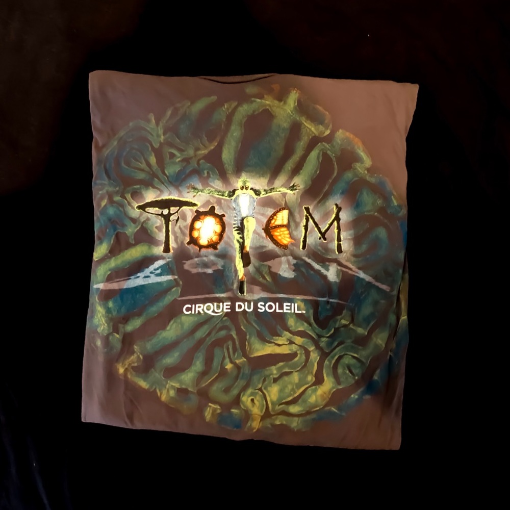 Cirque du soleil T shirt